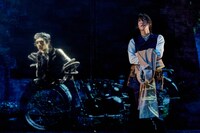 舞台「キノの旅 -the Beautiful World-」より。（撮影：サギサカユウマ）