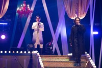 左から中川晃教、小西遼生。