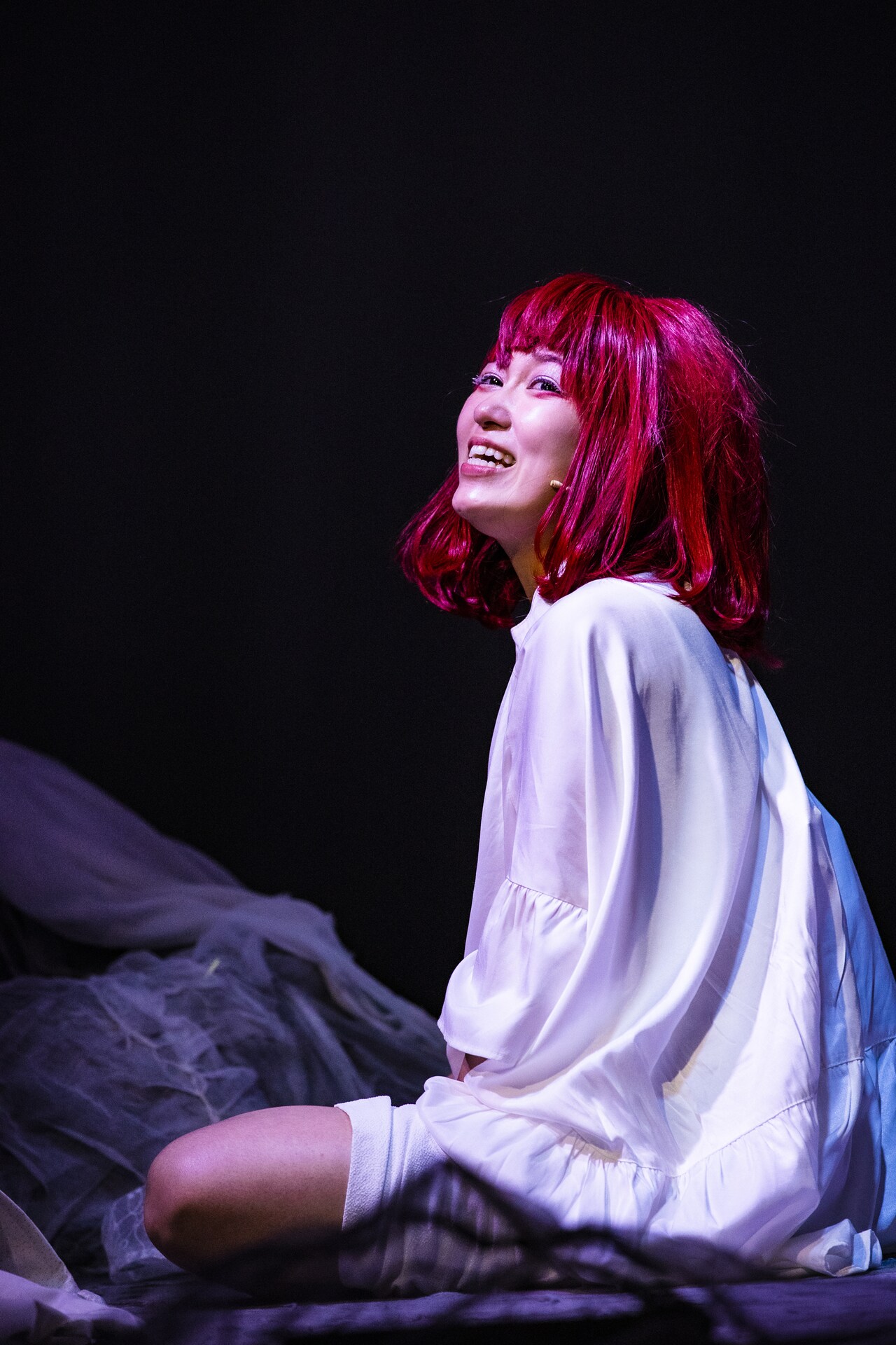 黒沢ともよがプロジェクター5台と共に挑む、一人芝居「偽伝春琴抄」開幕