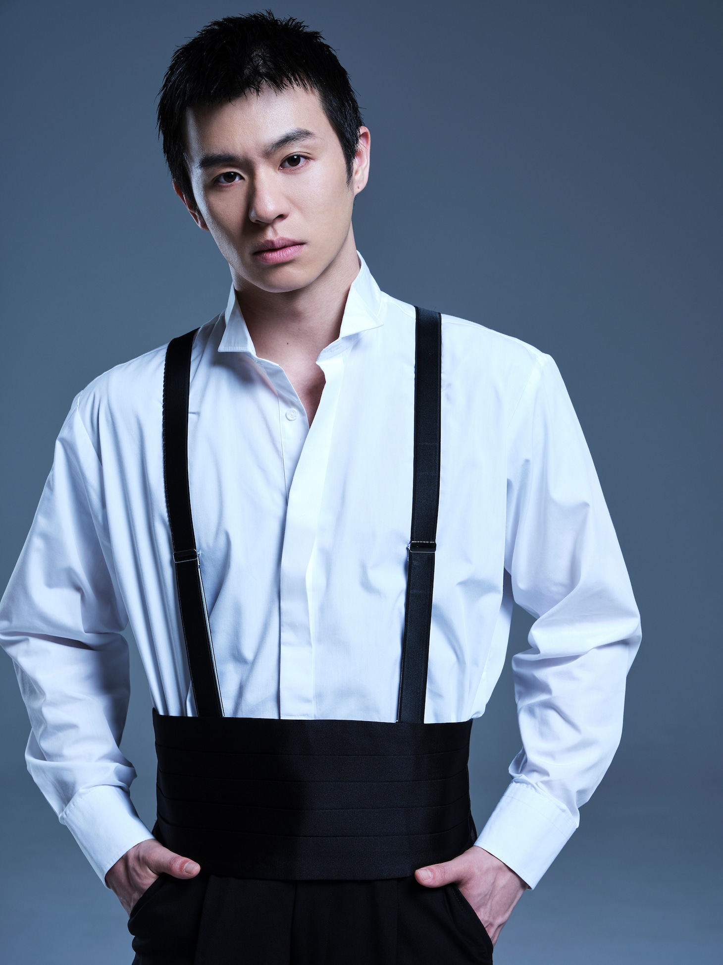 「初級革命講座 飛龍伝」より、高橋龍輝のビジュアル。