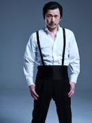 「初級革命講座 飛龍伝」より、吉田智則のビジュアル。