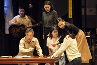 劇団青年座 第248回公演「夫婦レコード」より。