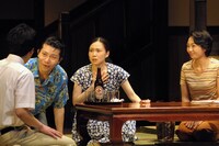 劇団青年座 第248回公演「夫婦レコード」より。
