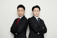 左から中村福之助、中村歌之助。(c)松竹