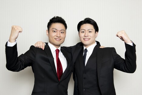 左から中村福之助、中村歌之助。(c)松竹