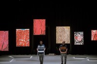 ゆうめい「あかあか」より。（撮影：佐々木啓太）