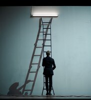 ディミトリス・パパイオアヌー「TRANSVERSE ORIENTATION」より。（Photo by Julian Mommert）