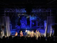 水族館劇場「Naufragio 出雲阿國航海記」より。