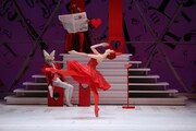 「不思議の国のアリス」より。（Alice’s Adventures in Wonderland(c)by Christopher Wheeldon / 撮影：長谷川清徳）