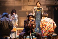 悪い芝居 vol.29 喪失と希望の悪い芝居ラストプレイ「ラスト・ナイト・エンド・デイドリーム・モンスター」より。（撮影：引地信彦）