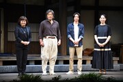 左から宮田慶子、松平健、相葉雅紀、金子ありさ。