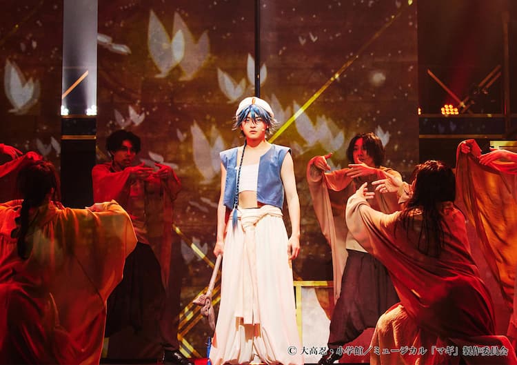 アラジン役 宮島優心が観客を作品世界に引き込む ミュージカル マギ 開幕 舞台写真 コメントあり ステージナタリー
