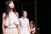 サラダボール公演「三人姉妹 monologue」より。（撮影：加藤晋平）