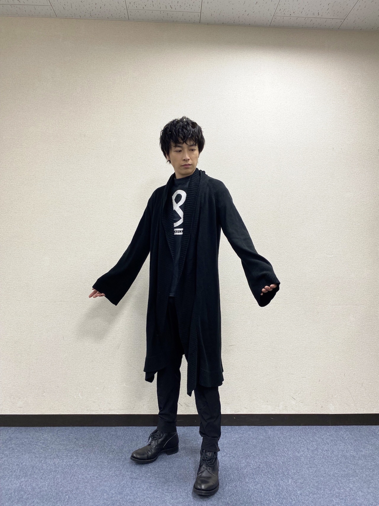 長い袖と丈がオシャレな羽織もので。