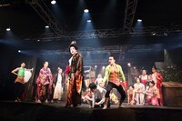 新宿梁山泊 第72回公演「下谷万年町物語」より。（撮影：石澤瑤祠）