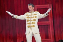 ヒュー・ジャックマンのパフォーマンスの様子。(c)Getty Images