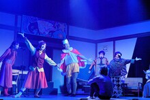 ナイスコンプレックス N35 舞台「キスより素敵な手を繋ごう」より。（撮影：鏡田伸幸）