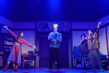 ナイスコンプレックス N35 舞台「キスより素敵な手を繋ごう」より。（撮影：鏡田伸幸）