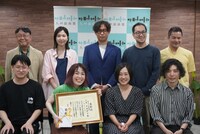 第10回九州戯曲賞 表彰式の様子。