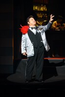 舞台「リプシンカ ～ヒールをはいた男!?たち～」大阪公演ゲネプロの様子。