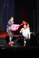 舞台「リプシンカ ～ヒールをはいた男!?たち～」大阪公演ゲネプロの様子。