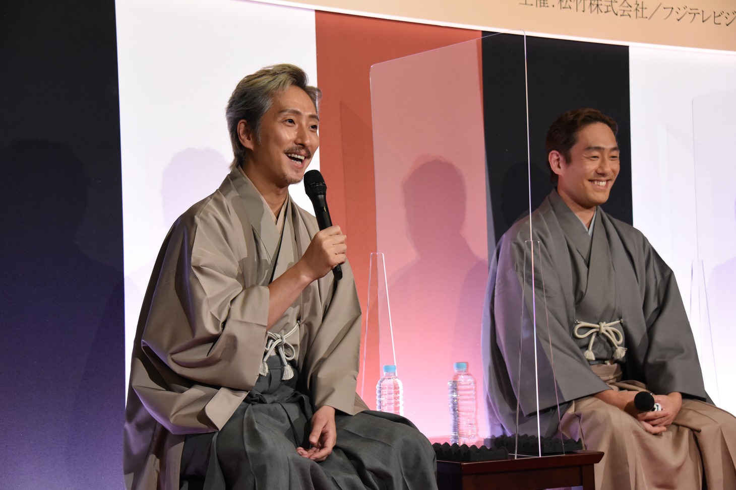 左から中村七之助、中村勘九郎。