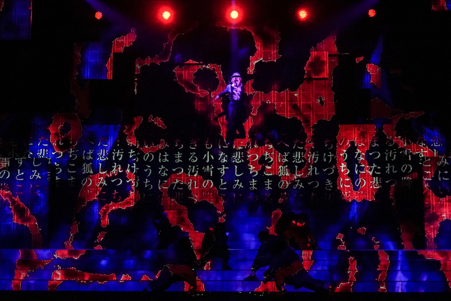 舞台「文豪ストレイドッグス STORM BRINGER」より。（撮影：田中亜紀）