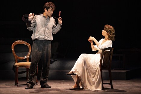 「Ｍ.バタフライ」より。（撮影：撮影：岡千里）