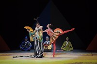 「森山開次 新版・NINJA」より。（撮影：鹿摩隆司）