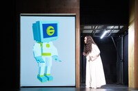 範宙遊泳 新作本公演「ディグ・ディグ・フレイミング！～私はロボットではありません～」より。（撮影：鈴木竜一朗）