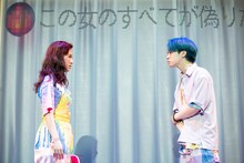 範宙遊泳 新作本公演「ディグ・ディグ・フレイミング！～私はロボットではありません～」より。（撮影：鈴木竜一朗）