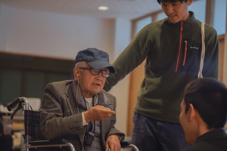 ワーク・イン・プログレス「エキストラの宴」より。