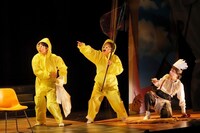 オフィス３〇〇「私の恋人 beyond」より。（撮影：横田敦史）