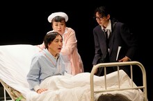 オフィス３〇〇「私の恋人 beyond」より。（撮影：横田敦史）