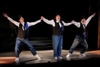 オフィス３〇〇「私の恋人 beyond」より。（撮影：横田敦史）