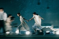 MUM&GYPSY 15th anniversary year vol.2「cocoon」より。（撮影：岡本尚文）