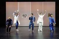 ジャンル・クロスII＜近藤良平×松井周＞「導かれるように間違う」より。（撮影：宮川舞子）