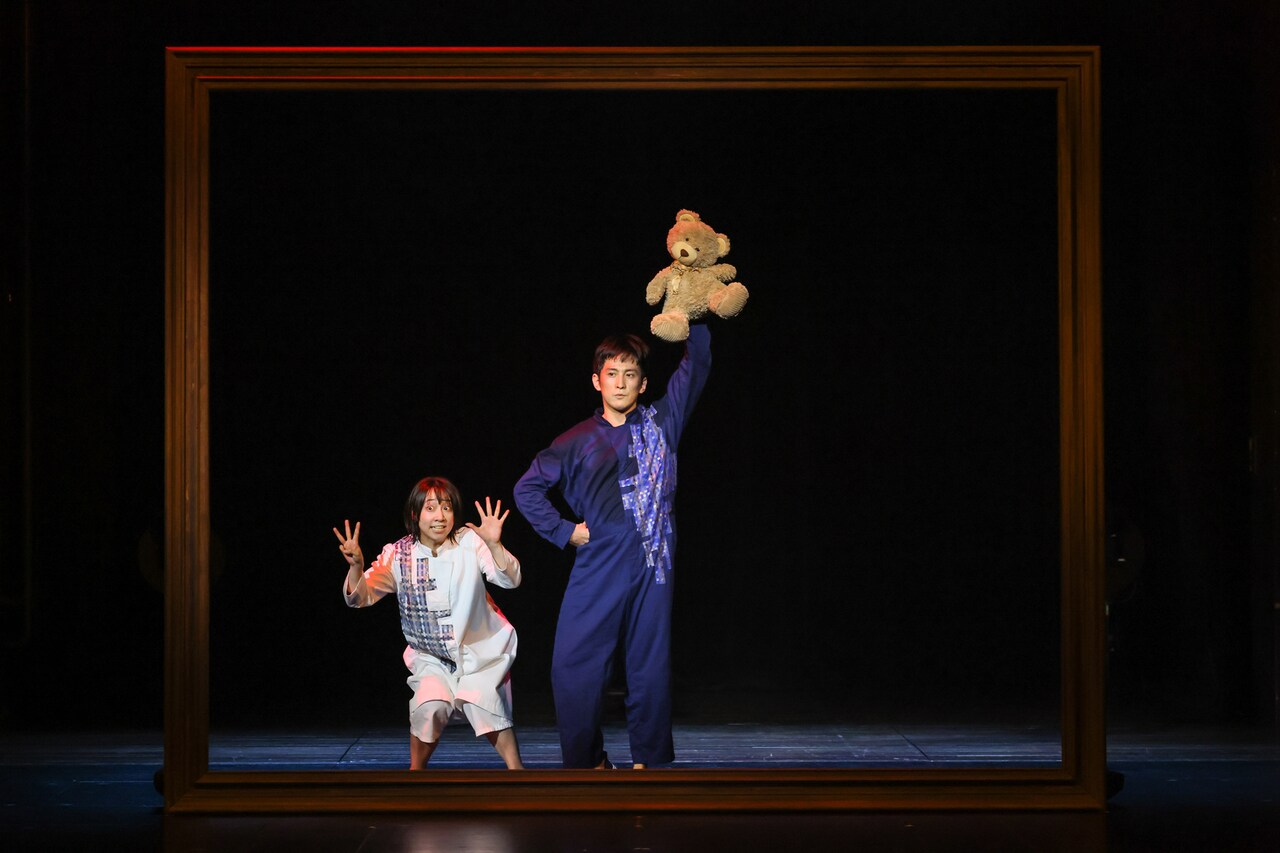 病院のベッドで目覚めた男は…近藤良平×松井周“ジャンル・クロス”「導かれるように間違う」開幕