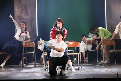 劇団鹿殺し 活動20周年記念公演vol.2「ランボルギーニに乗って」より。（撮影：和田咲子）