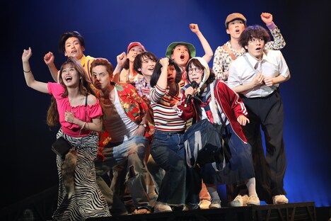 劇団鹿殺し 活動20周年記念公演vol.2「ランボルギーニに乗って」より。（撮影：和田咲子）