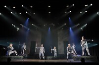 劇団鹿殺し 活動20周年記念公演vol.2「ランボルギーニに乗って」より。（撮影：和田咲子）