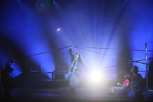 劇団鹿殺し 活動20周年記念公演vol.2「ランボルギーニに乗って」より。（撮影：和田咲子）