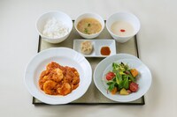 「何だ？この香り！～ジューシー海老チリ豪華セット～」海老のチリソース煮込み ランチセット（中国料理 礼華 四君子草）