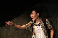 Stokes/Park 3rd「フゴッペ洞窟の翼をもつ人」より。（撮影：金子裕美）