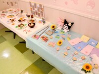 「夏ぴゅーろ～あの夏をもう一度～」フード＆グッズ展示の様子。