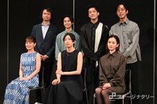 後列左から長塚圭史、前田旺志郎、大東駿介、北村有起哉、前列左から伊原六花、江口のりこ、前田敦子。