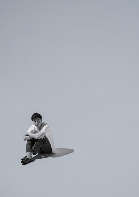 「夏の砂の上」ビジュアル（撮影：若木信吾）