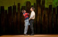 「ザ・カイト・ランナー」より。（Photo by Joan Marcus）