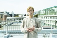 まずはラフに、竪山隼太が撮影した小沢道成。