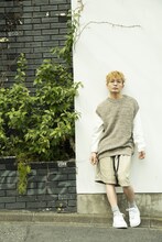 平岩享先生の「ここで撮ってみよう！」の声を受けて、竪山隼太が撮影した小沢道成。